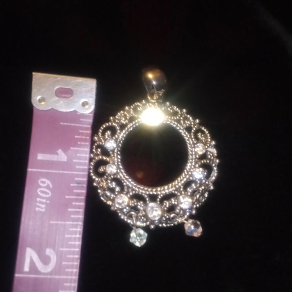 Very pretty round pendant